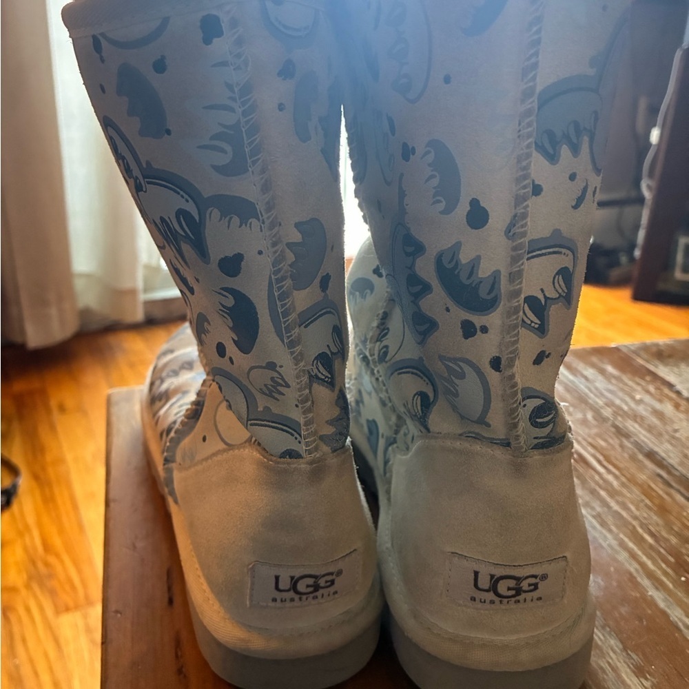 UGG Cream Shearling Interior - Picture 2 of 4